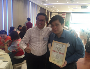 Mr. Jason Ng of iEnterprise received the Award for his outstanding quality customer service. 