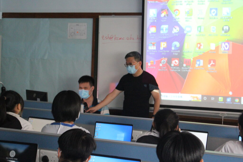 向學生介紹讀屏器軟件。
