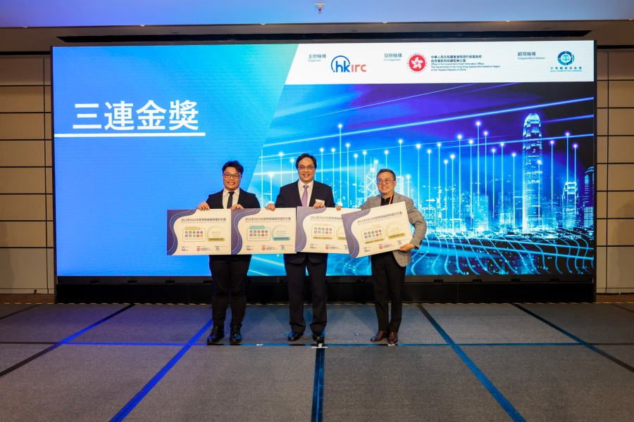 photo of receiving the award